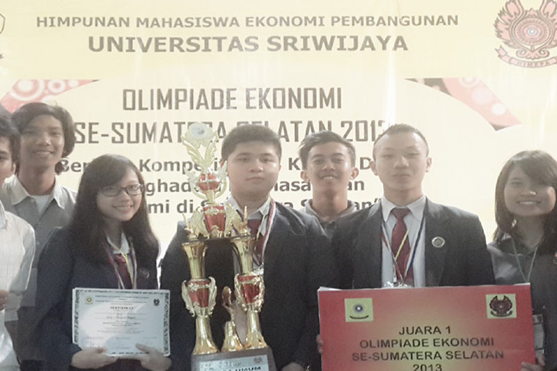 SMA Plus Negeri 17 Palembang Juara Olimpiade Ekonomi